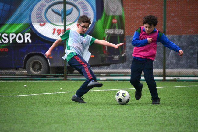 Çaykur Rizespor Minik Kalpler Okul-Kulüp Projesi Reşadiye Zihniderin Ortaokulunu Ağırlıyor
