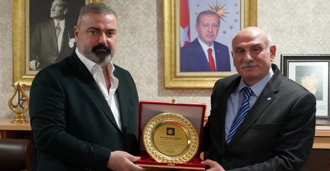 Rize Ziraat Mühendisleri Odası teşekkür plaketi taktim etti.