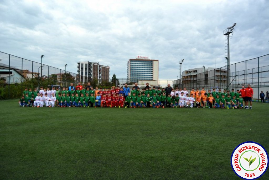 Rizespor Akademi’de Karadeniz Futbol ve Horon Şenliği