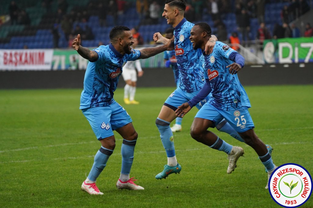 ÇAYKUR RİZESPOR 3 - 1 ALTAY / Üç haftada 9 puan