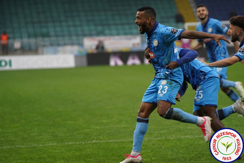 ÇAYKUR RİZESPOR 3 - 1 ALTAY / Üç haftada 9 puan