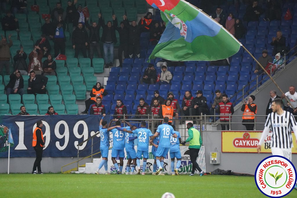 ÇAYKUR RİZESPOR 3 - 1 ALTAY / Üç haftada 9 puan