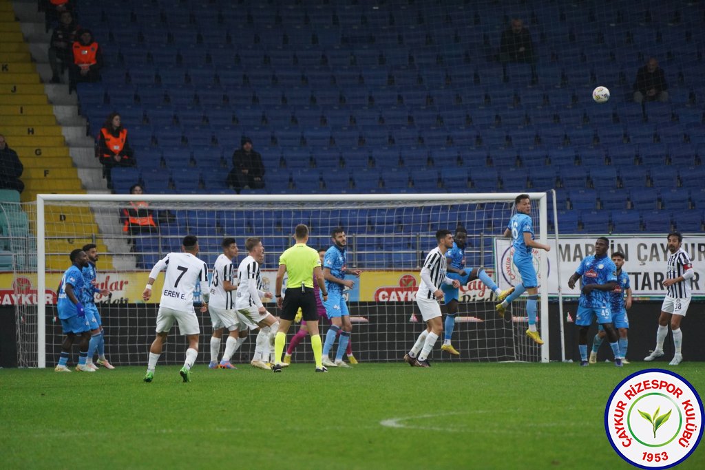 ÇAYKUR RİZESPOR 3 - 1 ALTAY / Üç haftada 9 puan