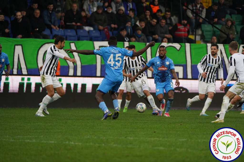 ÇAYKUR RİZESPOR 3 - 1 ALTAY / Üç haftada 9 puan