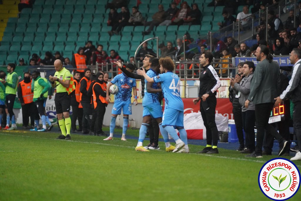 ÇAYKUR RİZESPOR 3 - 1 ALTAY / Üç haftada 9 puan