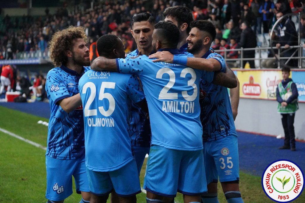 ÇAYKUR RİZESPOR 3 - 1 ALTAY / Üç haftada 9 puan