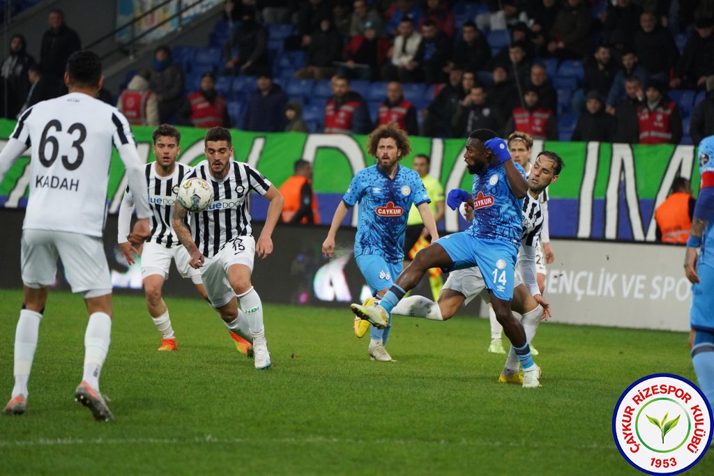 ÇAYKUR RİZESPOR 3 - 1 ALTAY / Üç haftada 9 puan