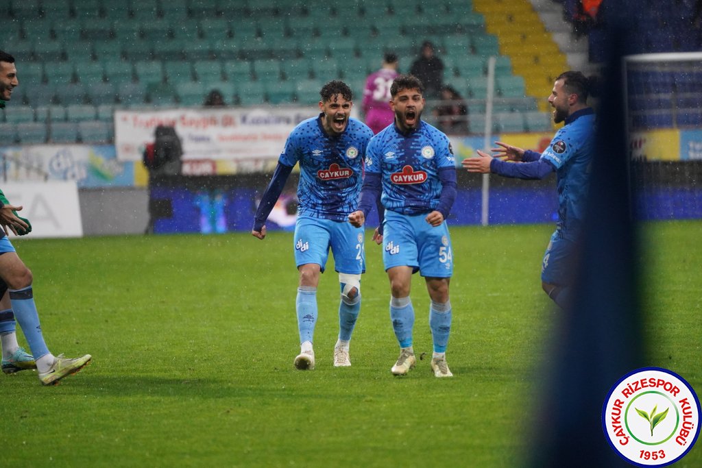 Çaykur Rizespor 4 - 2 Manisa FK / 5 Haftadır Kayıpsız