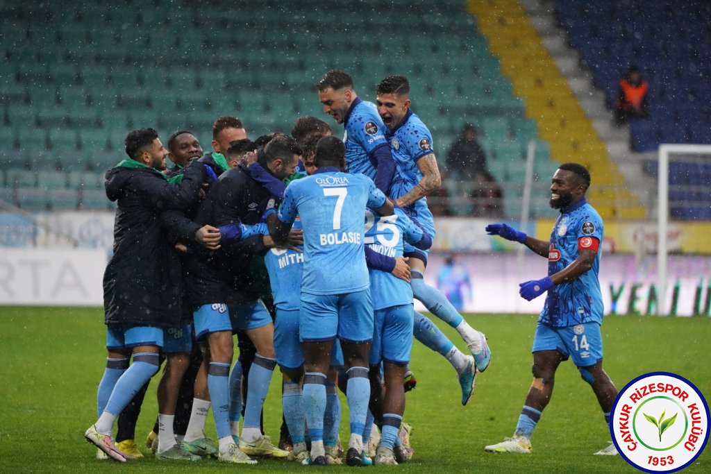 Çaykur Rizespor 4 - 2 Manisa FK / 5 Haftadır Kayıpsız
