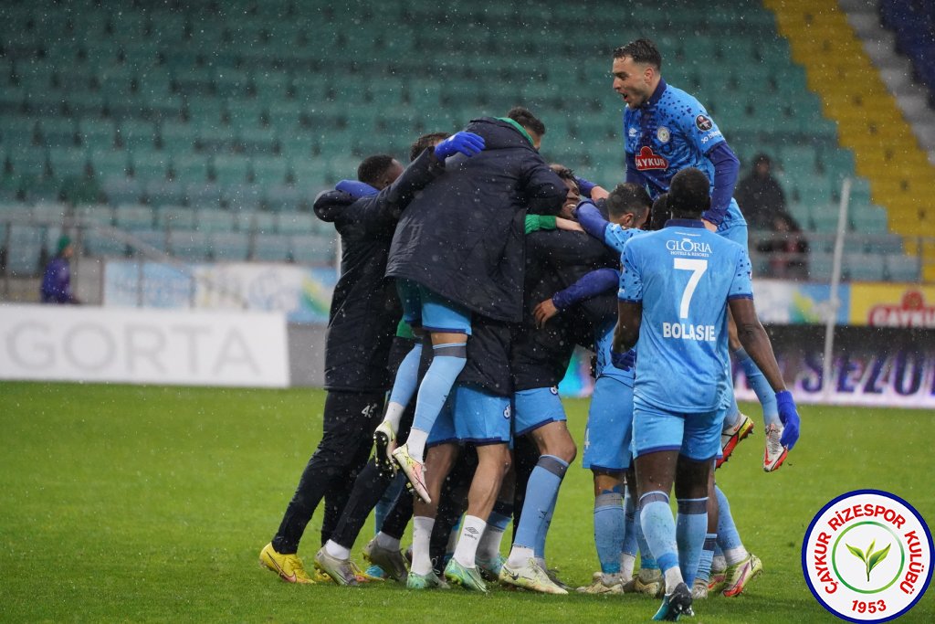 Çaykur Rizespor 4 - 2 Manisa FK / 5 Haftadır Kayıpsız