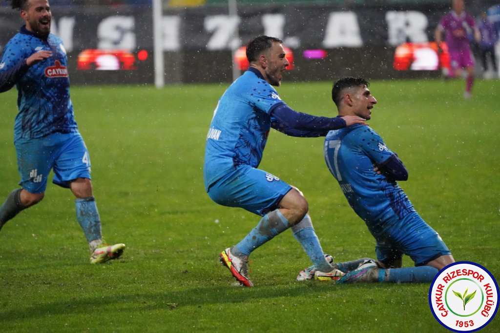 Çaykur Rizespor 4 - 2 Manisa FK / 5 Haftadır Kayıpsız