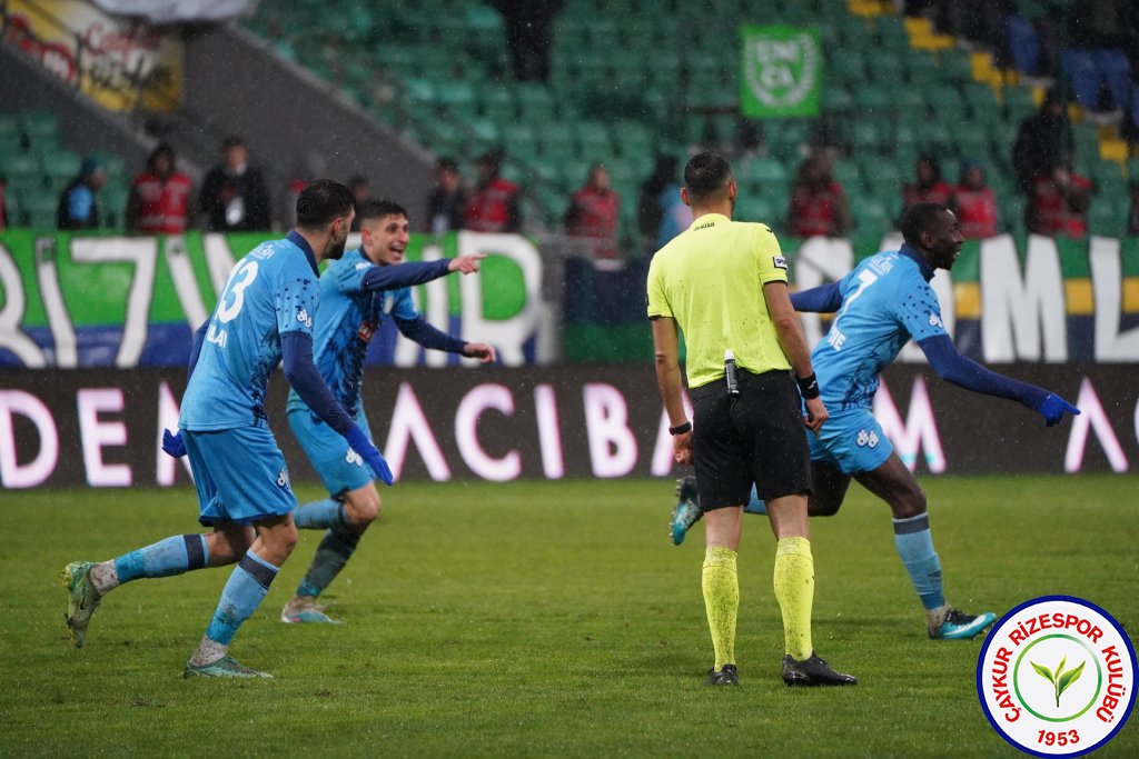 Çaykur Rizespor 4 - 2 Manisa FK / 5 Haftadır Kayıpsız