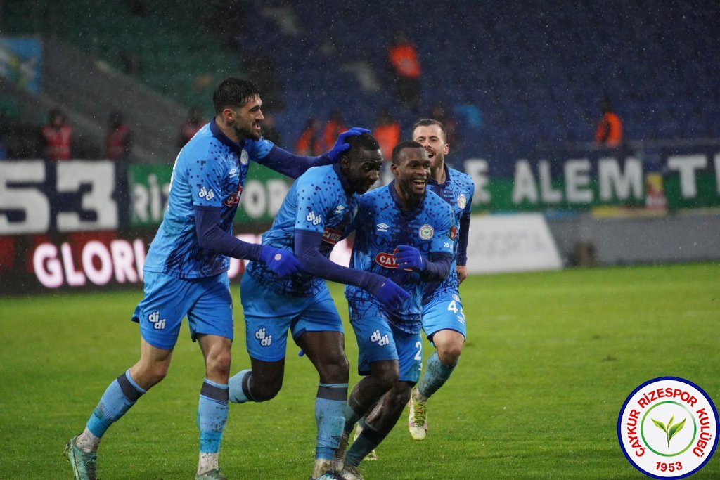 Çaykur Rizespor 4 - 2 Manisa FK / 5 Haftadır Kayıpsız