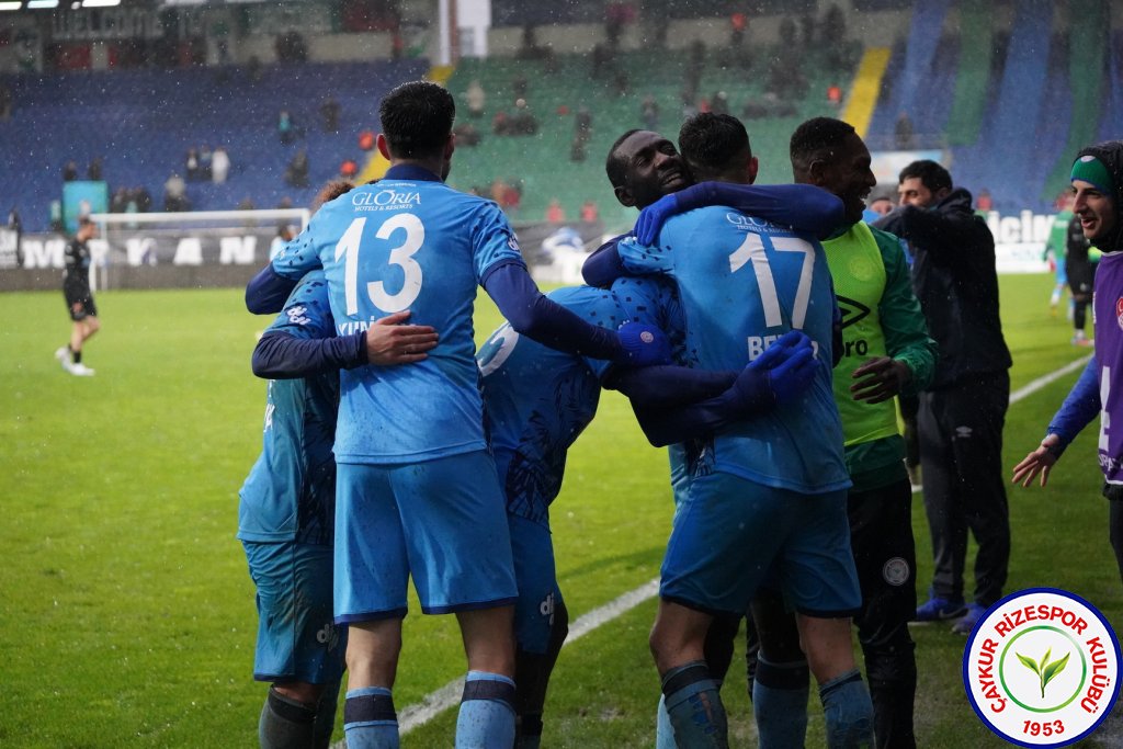 Çaykur Rizespor 4 - 2 Manisa FK / 5 Haftadır Kayıpsız