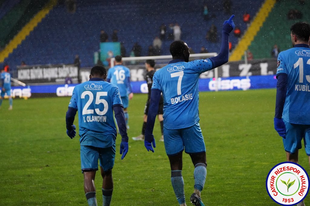 Çaykur Rizespor 4 - 2 Manisa FK / 5 Haftadır Kayıpsız