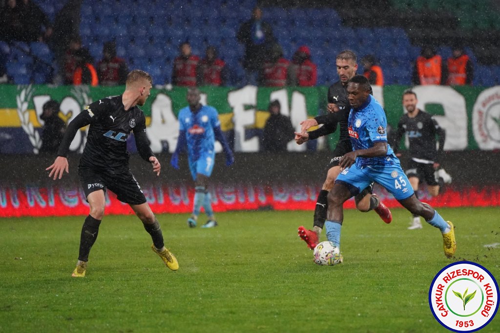Çaykur Rizespor 4 - 2 Manisa FK / 5 Haftadır Kayıpsız