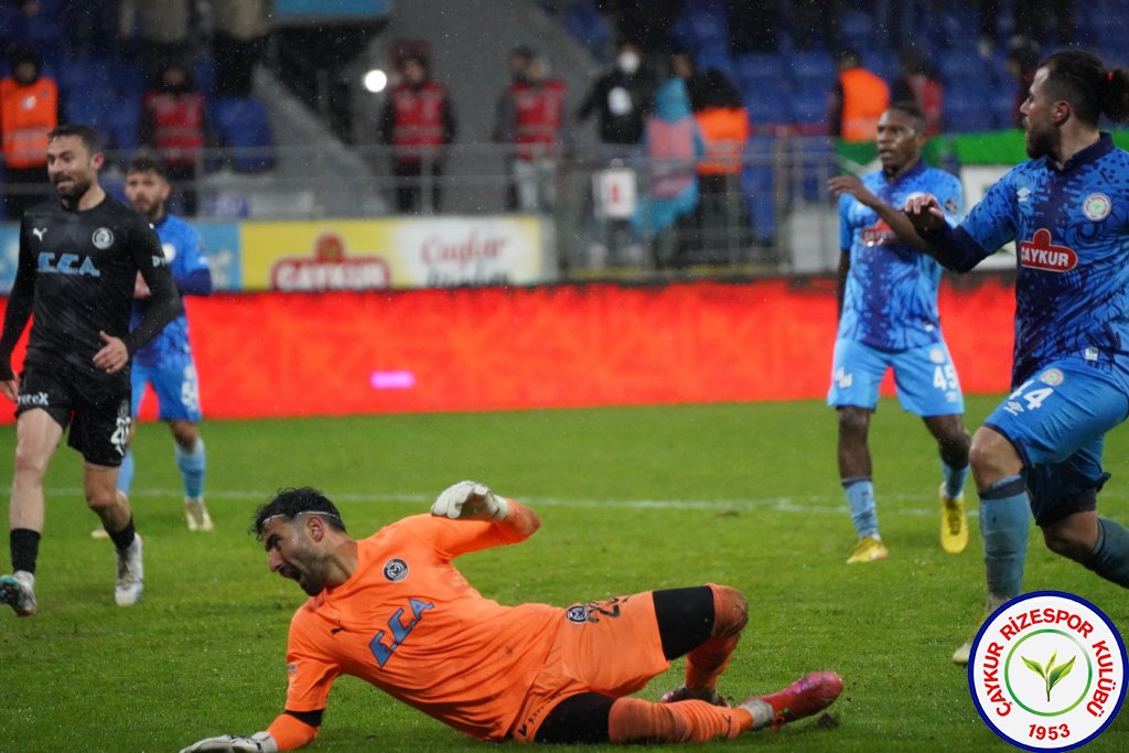 Çaykur Rizespor 4 - 2 Manisa FK / 5 Haftadır Kayıpsız