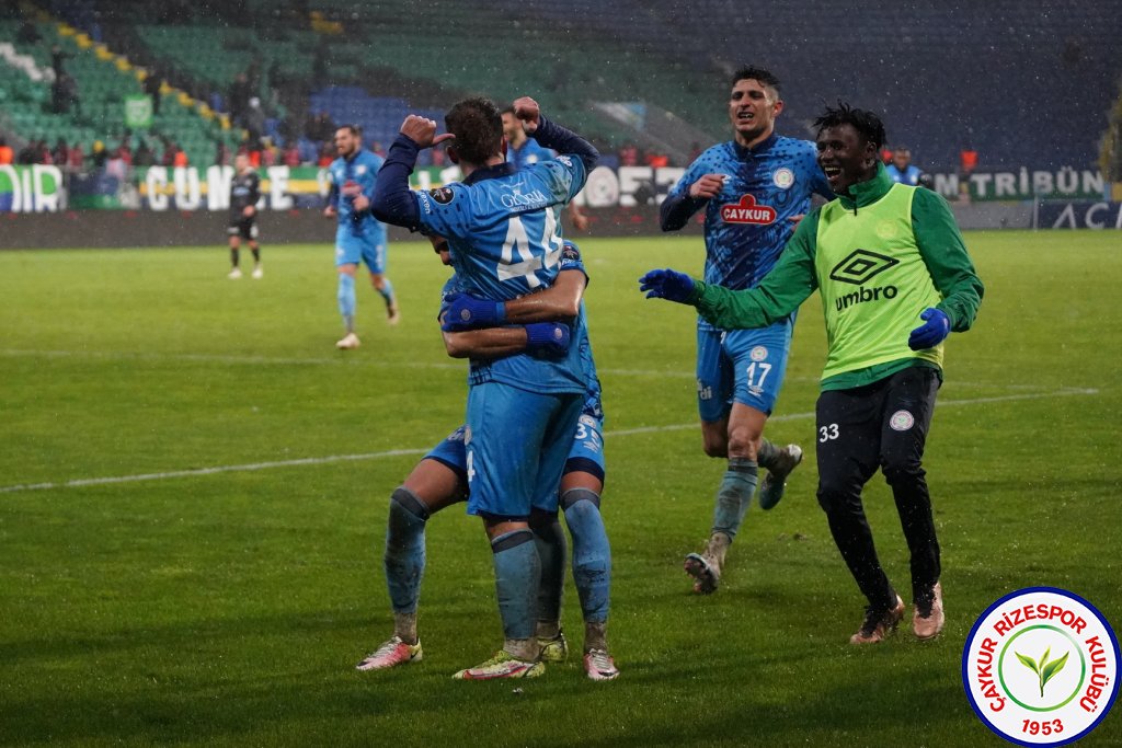 Çaykur Rizespor 4 - 2 Manisa FK / 5 Haftadır Kayıpsız