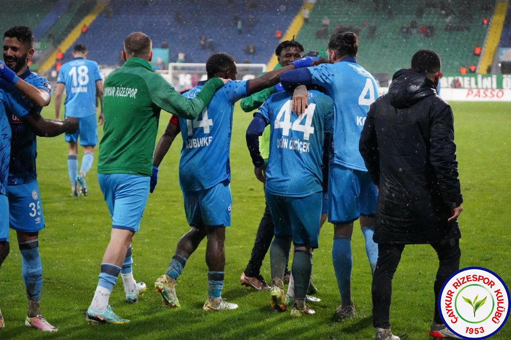 Çaykur Rizespor 4 - 2 Manisa FK / 5 Haftadır Kayıpsız