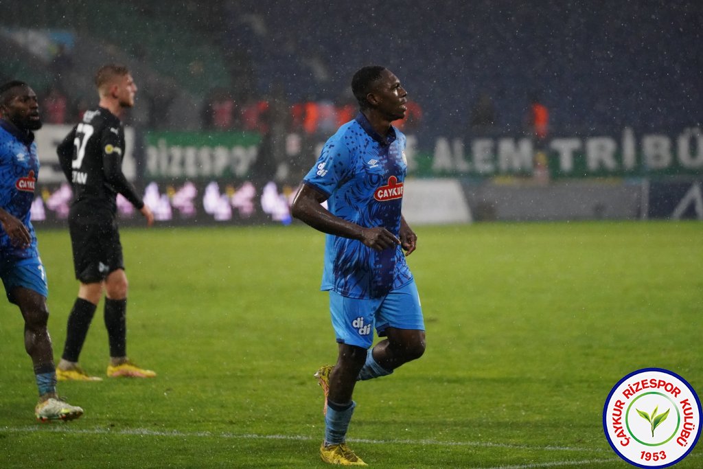 Çaykur Rizespor 4 - 2 Manisa FK / 5 Haftadır Kayıpsız