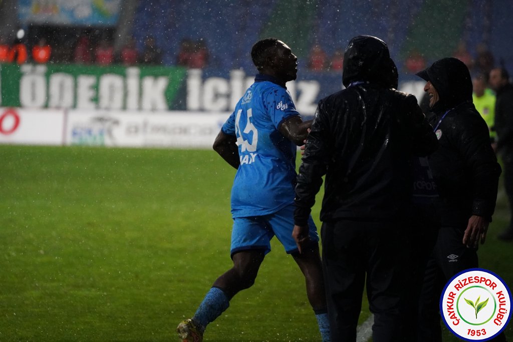 Çaykur Rizespor 4 - 2 Manisa FK / 5 Haftadır Kayıpsız