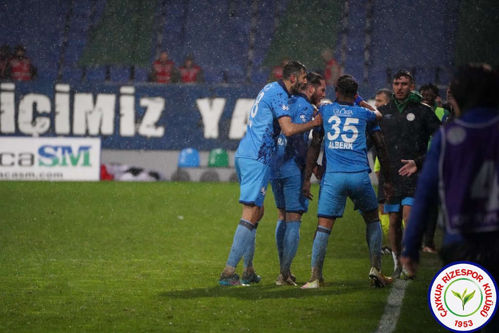Çaykur Rizespor 4 - 2 Manisa FK / 5 Haftadır Kayıpsız