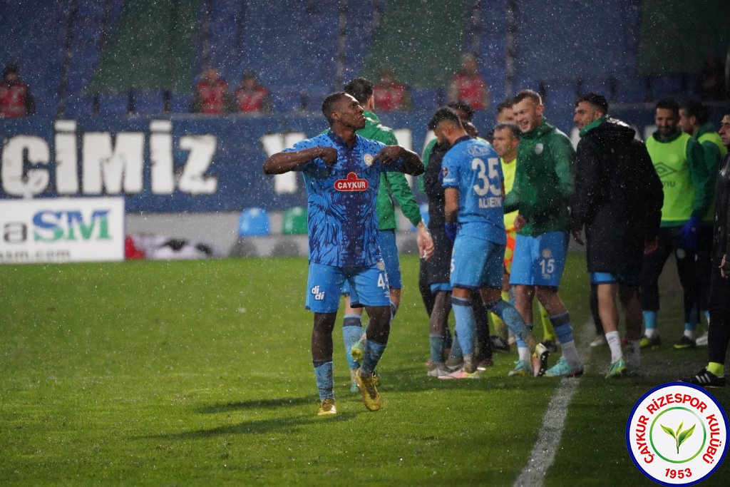 Çaykur Rizespor 4 - 2 Manisa FK / 5 Haftadır Kayıpsız