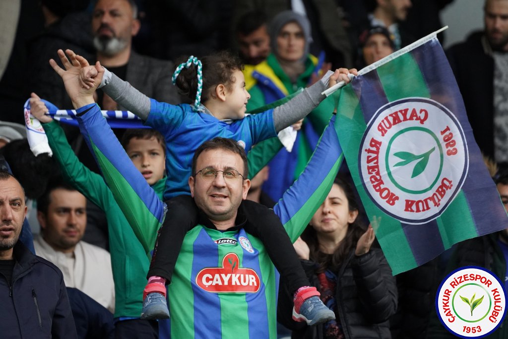 ÇAYKUR RİZESPOR 4-2 TUZLASPOR / Şampiyonluk Yolunda Bir Engel Daha Geçildi