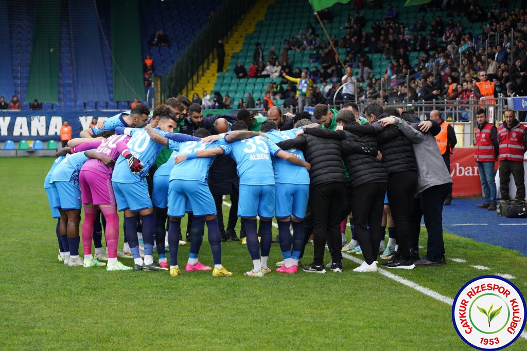 ÇAYKUR RİZESPOR 4-2 TUZLASPOR / Şampiyonluk Yolunda Bir Engel Daha Geçildi