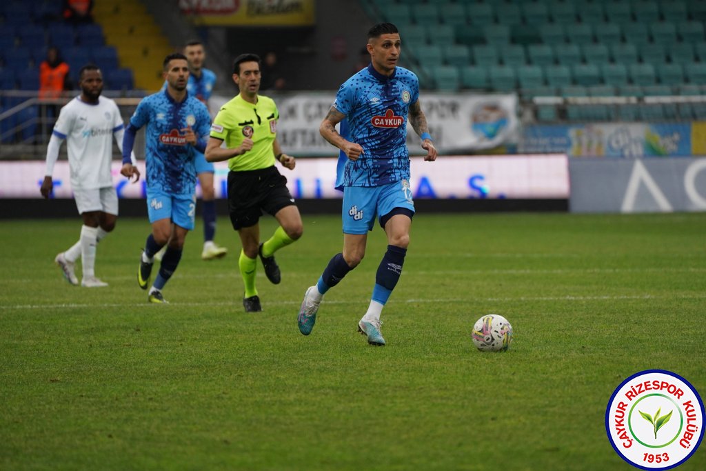 ÇAYKUR RİZESPOR 4-2 TUZLASPOR / Şampiyonluk Yolunda Bir Engel Daha Geçildi