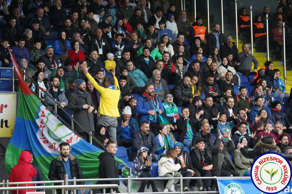 ÇAYKUR RİZESPOR 4-2 TUZLASPOR / Şampiyonluk Yolunda Bir Engel Daha Geçildi
