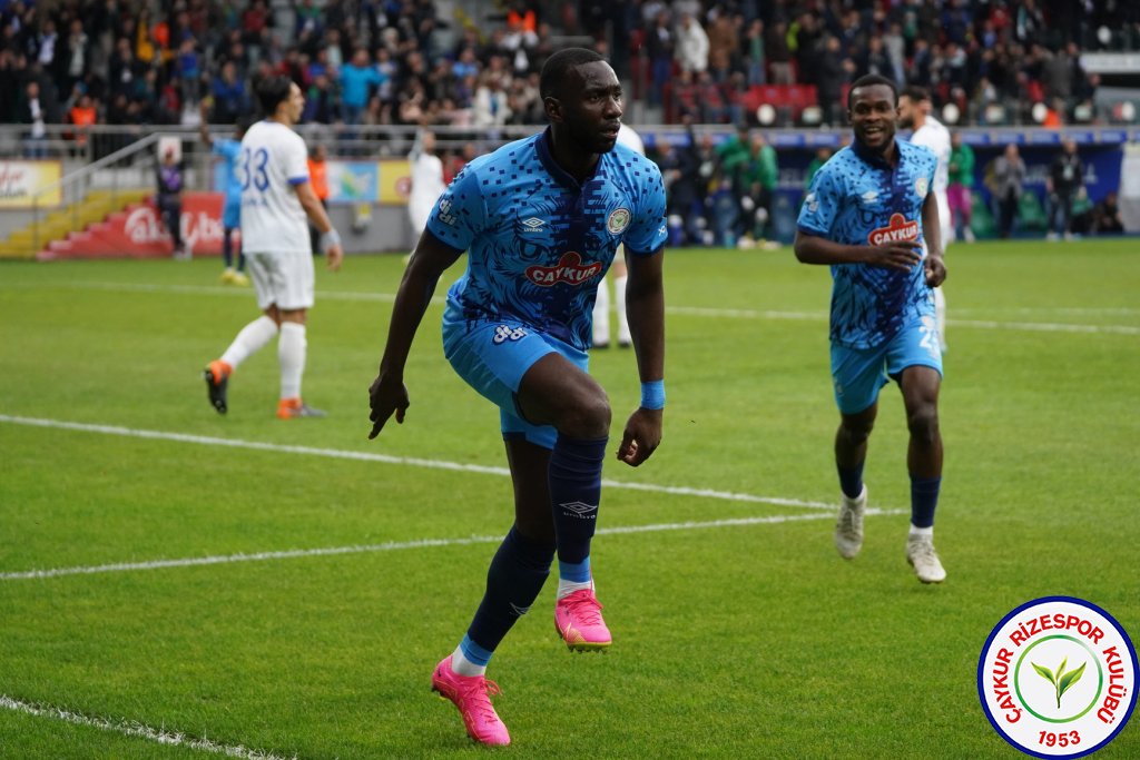 ÇAYKUR RİZESPOR 4-2 TUZLASPOR / Şampiyonluk Yolunda Bir Engel Daha Geçildi