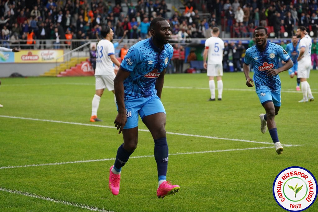 ÇAYKUR RİZESPOR 4-2 TUZLASPOR / Şampiyonluk Yolunda Bir Engel Daha Geçildi