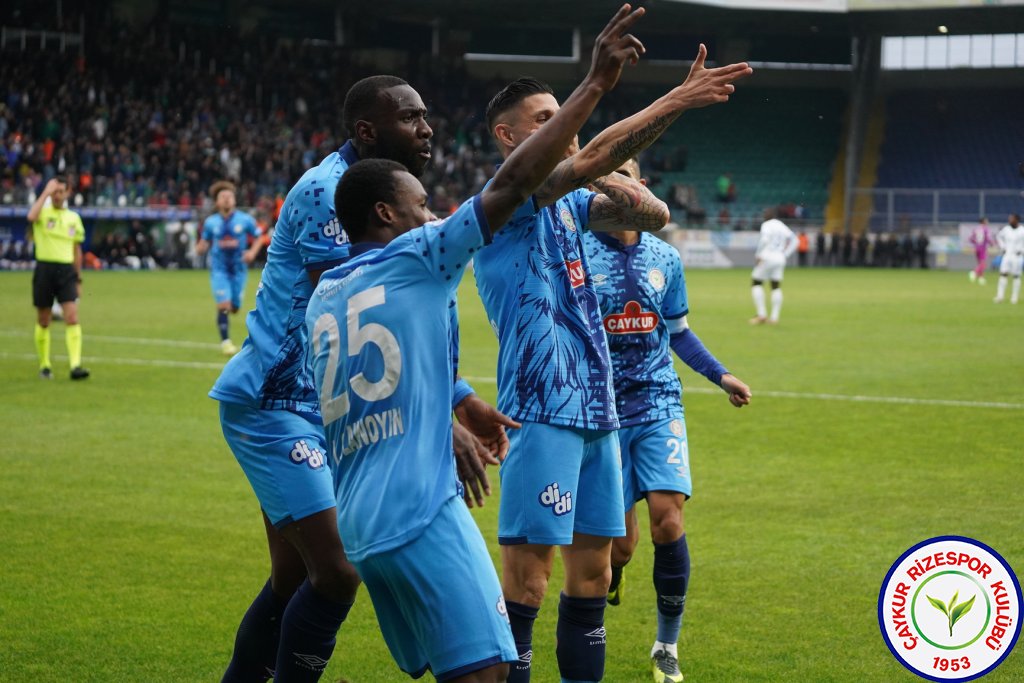 ÇAYKUR RİZESPOR 4-2 TUZLASPOR / Şampiyonluk Yolunda Bir Engel Daha Geçildi