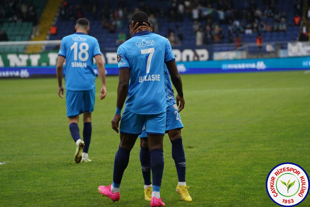 ÇAYKUR RİZESPOR 4-2 TUZLASPOR / Şampiyonluk Yolunda Bir Engel Daha Geçildi