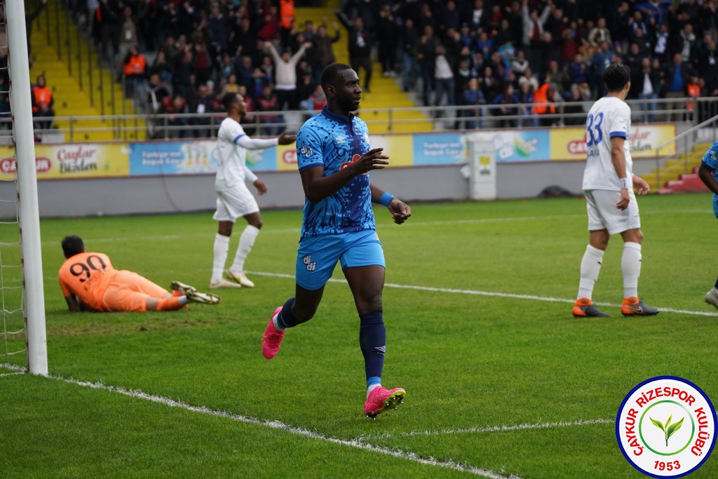 ÇAYKUR RİZESPOR 4-2 TUZLASPOR / Şampiyonluk Yolunda Bir Engel Daha Geçildi