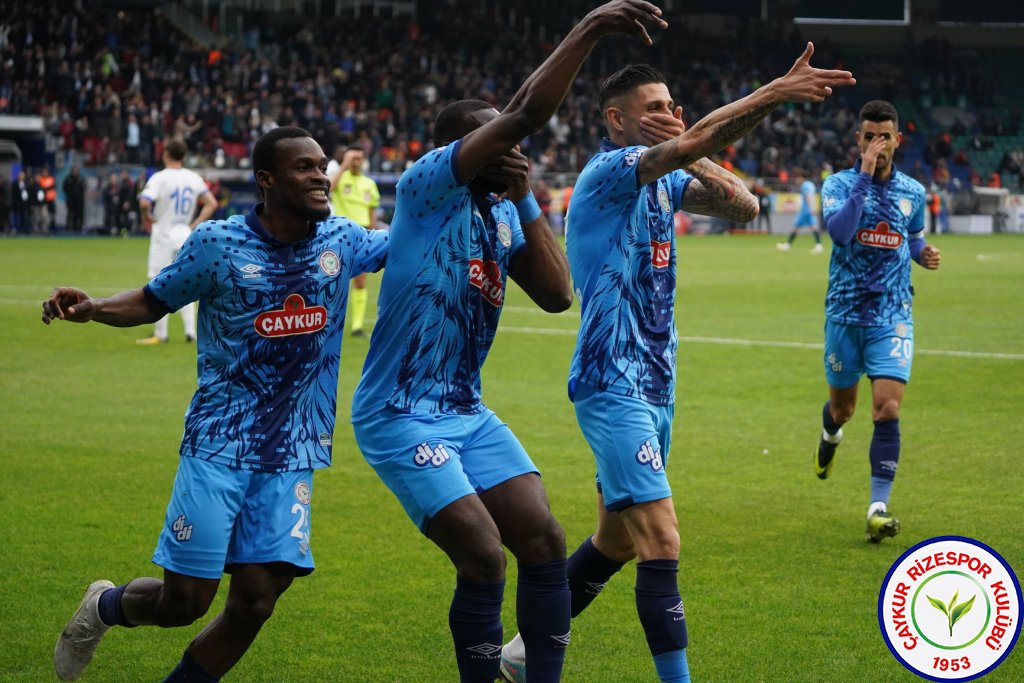 ÇAYKUR RİZESPOR 4-2 TUZLASPOR / Şampiyonluk Yolunda Bir Engel Daha Geçildi