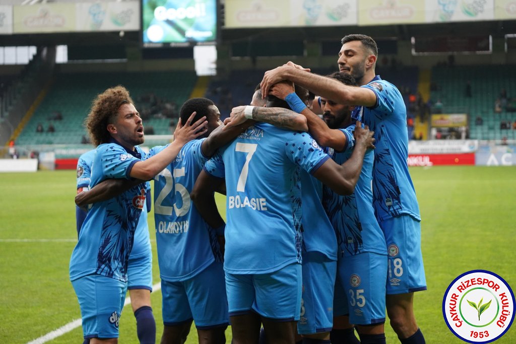 ÇAYKUR RİZESPOR 4-2 TUZLASPOR / Şampiyonluk Yolunda Bir Engel Daha Geçildi