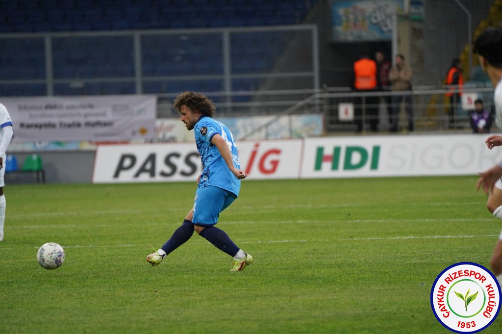 ÇAYKUR RİZESPOR 4-2 TUZLASPOR / Şampiyonluk Yolunda Bir Engel Daha Geçildi