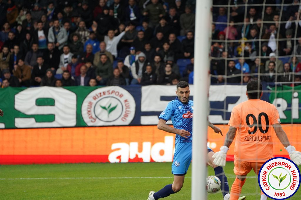 ÇAYKUR RİZESPOR 4-2 TUZLASPOR / Şampiyonluk Yolunda Bir Engel Daha Geçildi