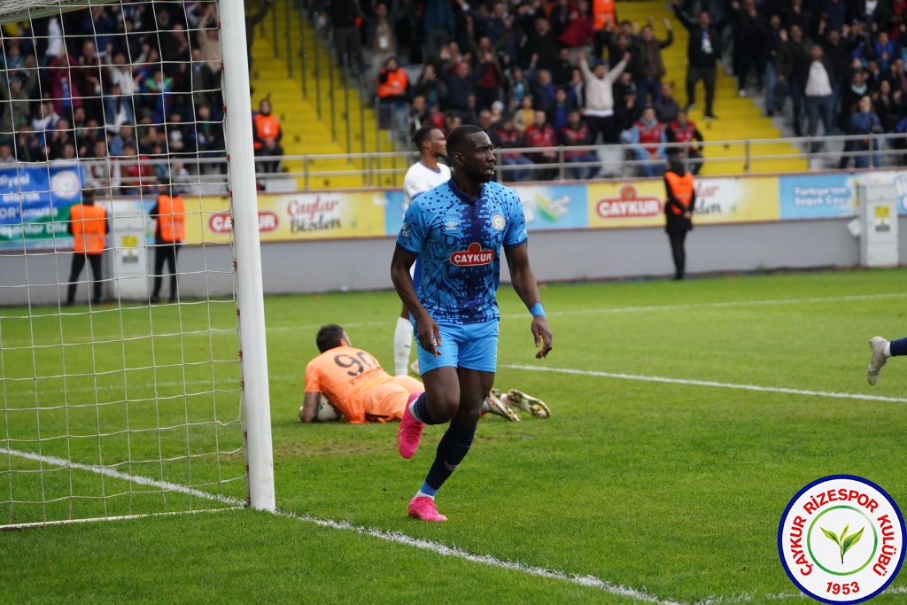 ÇAYKUR RİZESPOR 4-2 TUZLASPOR / Şampiyonluk Yolunda Bir Engel Daha Geçildi