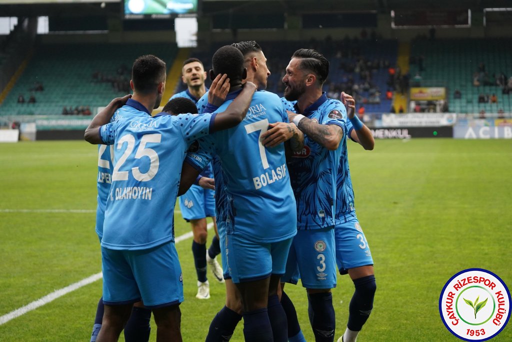ÇAYKUR RİZESPOR 4-2 TUZLASPOR / Şampiyonluk Yolunda Bir Engel Daha Geçildi