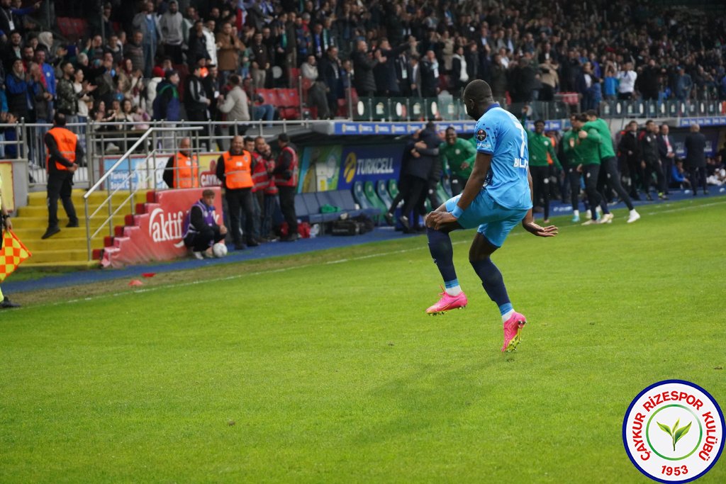 ÇAYKUR RİZESPOR 4-2 TUZLASPOR / Şampiyonluk Yolunda Bir Engel Daha Geçildi