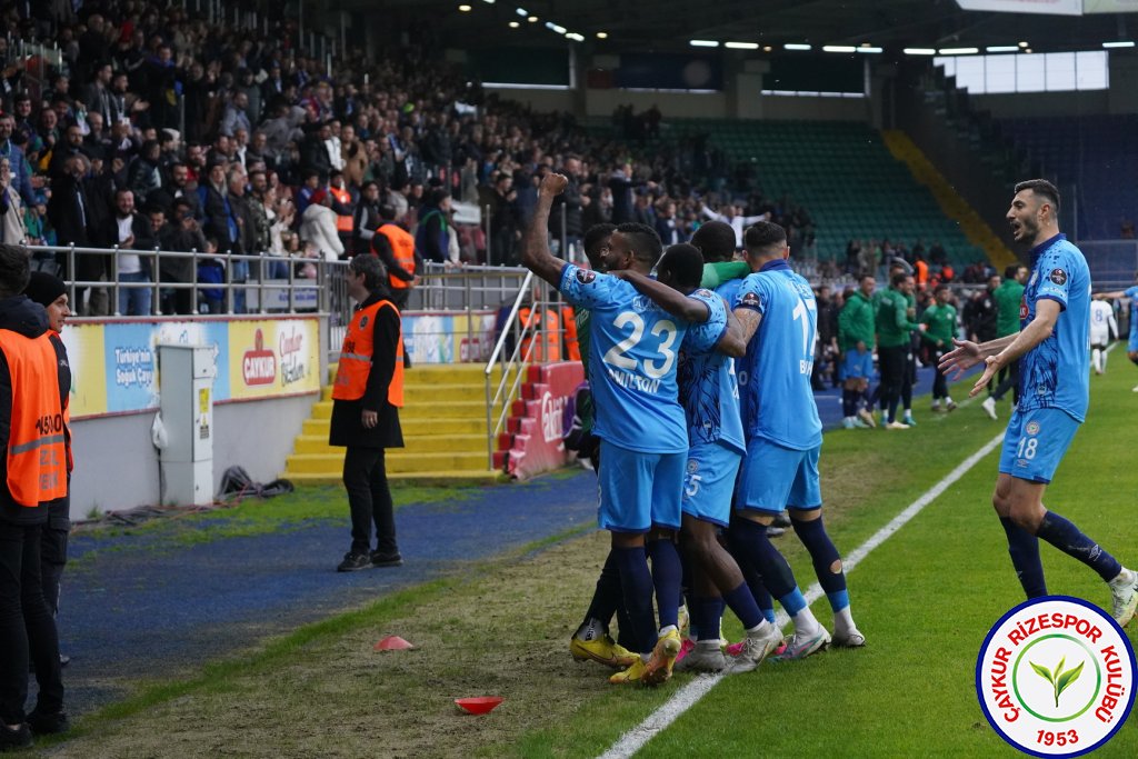 ÇAYKUR RİZESPOR 4-2 TUZLASPOR / Şampiyonluk Yolunda Bir Engel Daha Geçildi