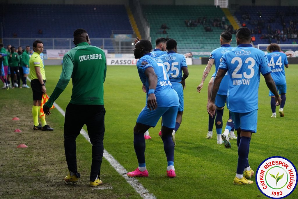 ÇAYKUR RİZESPOR 4-2 TUZLASPOR / Şampiyonluk Yolunda Bir Engel Daha Geçildi