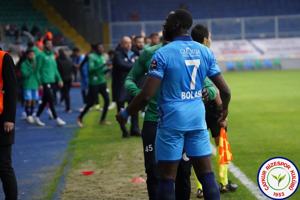 ÇAYKUR RİZESPOR 4-2 TUZLASPOR / Şampiyonluk Yolunda Bir Engel Daha Geçildi