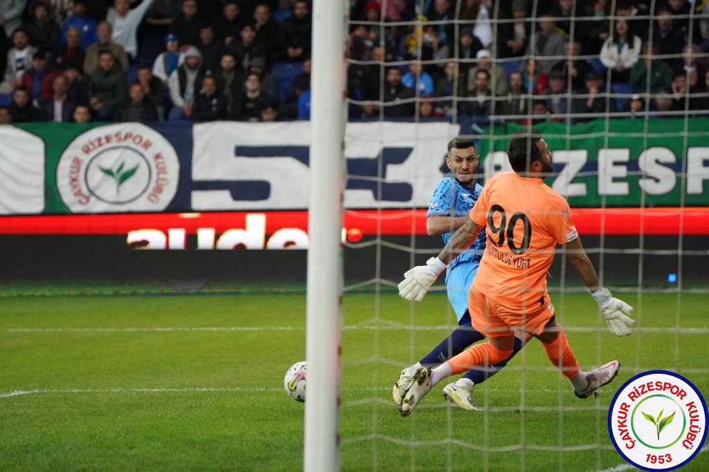 ÇAYKUR RİZESPOR 4-2 TUZLASPOR / Şampiyonluk Yolunda Bir Engel Daha Geçildi