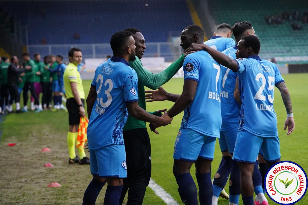 ÇAYKUR RİZESPOR 4-2 TUZLASPOR / Şampiyonluk Yolunda Bir Engel Daha Geçildi