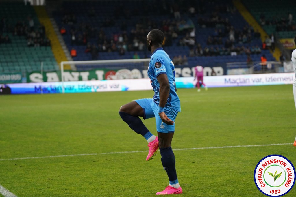 ÇAYKUR RİZESPOR 4-2 TUZLASPOR / Şampiyonluk Yolunda Bir Engel Daha Geçildi