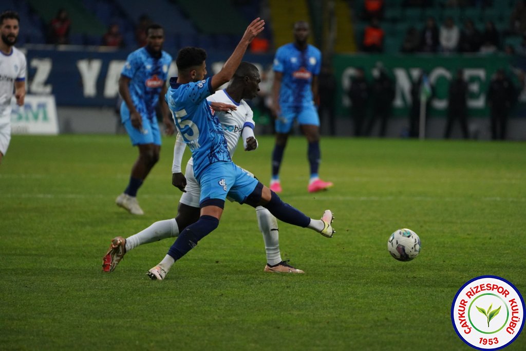 ÇAYKUR RİZESPOR 4-2 TUZLASPOR / Şampiyonluk Yolunda Bir Engel Daha Geçildi